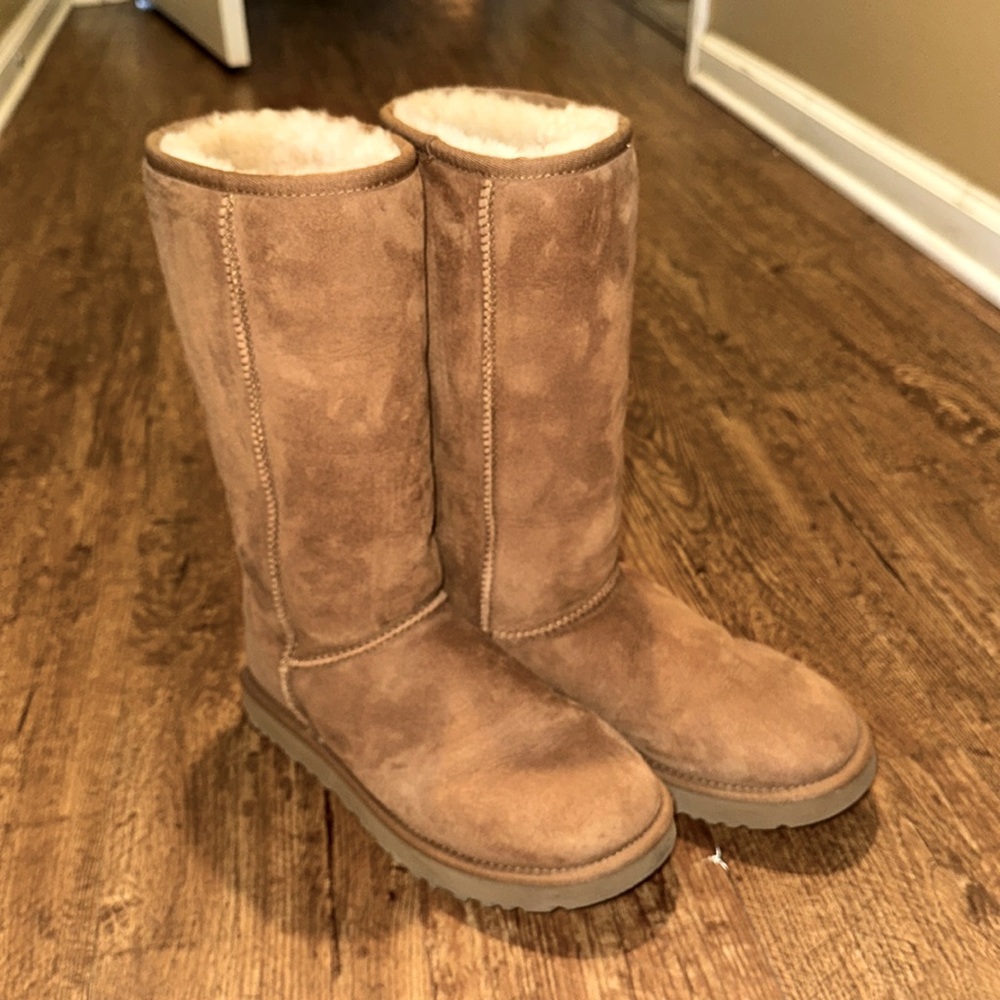 Classic Tall II Suede Water Repellent Boots Size 8